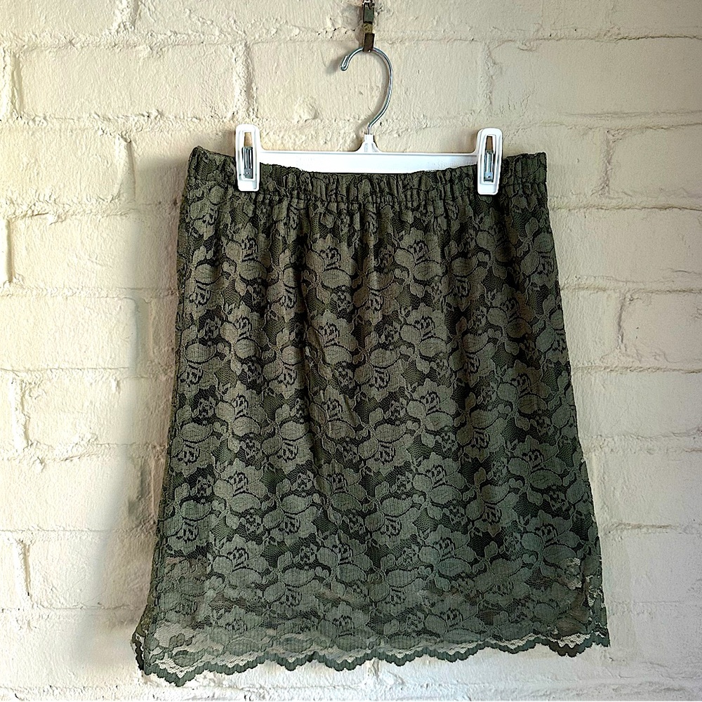 Xhilaration size medium forest green embroider lace fall basic casual skirt